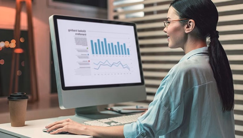 Data Analyst Course near me in Haryana – Students practicing SQL queries